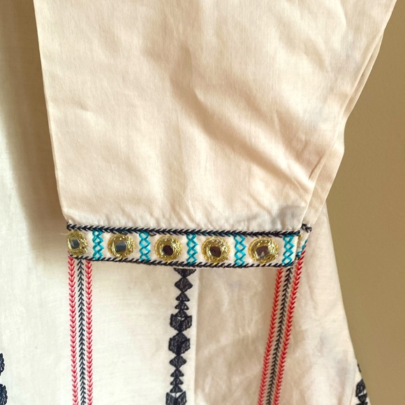 Embroidered top size: Women Large - Picture 4 of 9